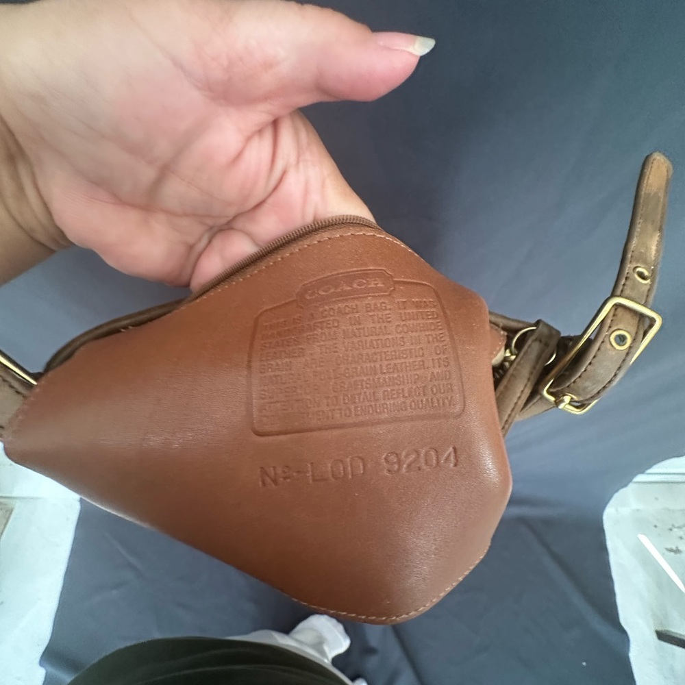Vintage Coach Brown Leather Shoulder Bag with Gold Hardware - Picture 7 of 8